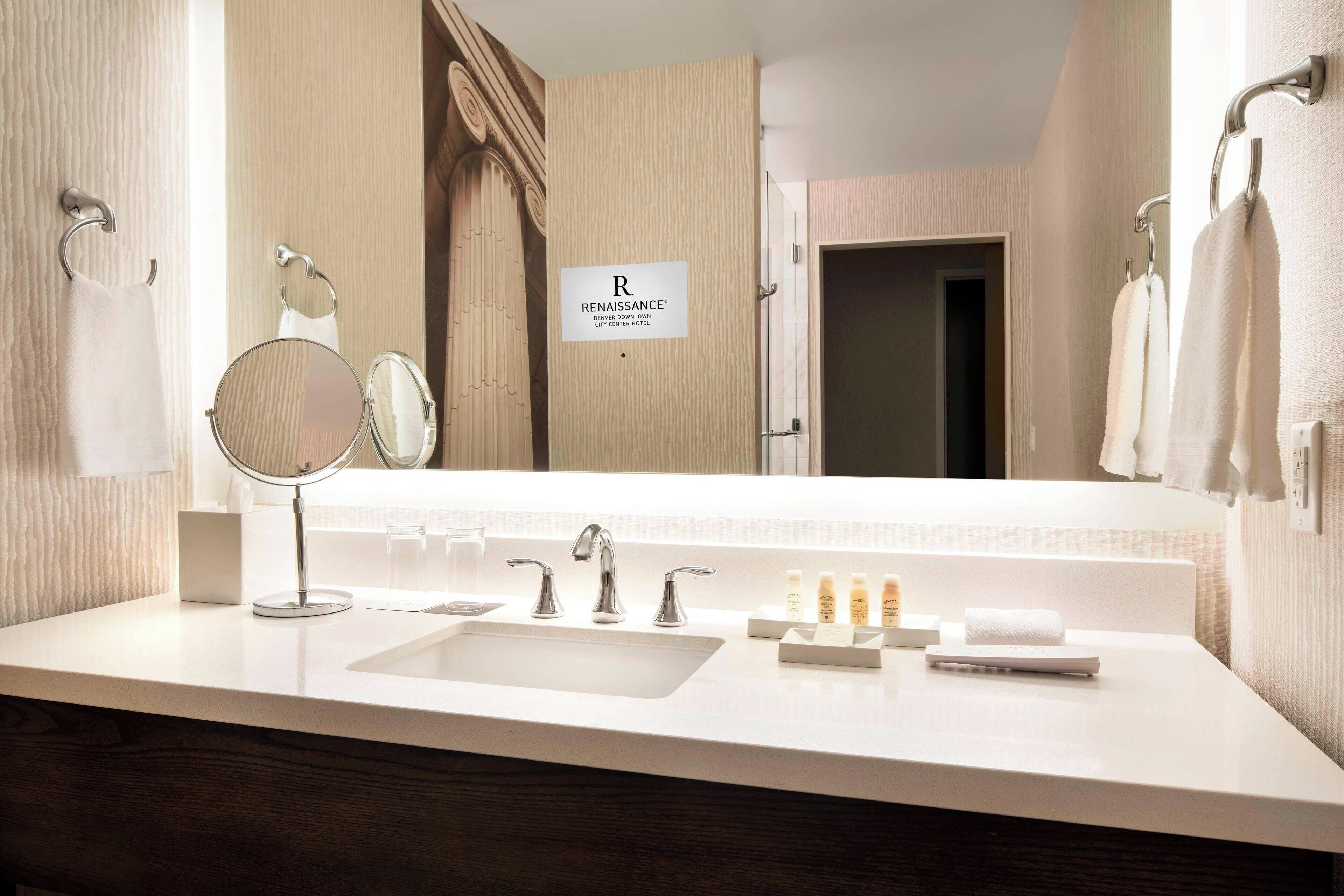 suite, 1 bedroom, non smoking | bathroom | combined shower/bathtub, free toiletries, hair dryer, bathrobes