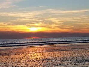 In Strandnähe, weißer Sandstrand