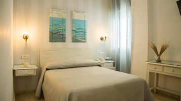 Matelas mémoire de forme, minibar, fer et planche à repasser