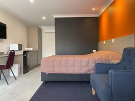 Deluxe Double Room, 1 Queen Bed, Courtyard View | Desk, laptop workspace, blackout drapes, iron/ironing board