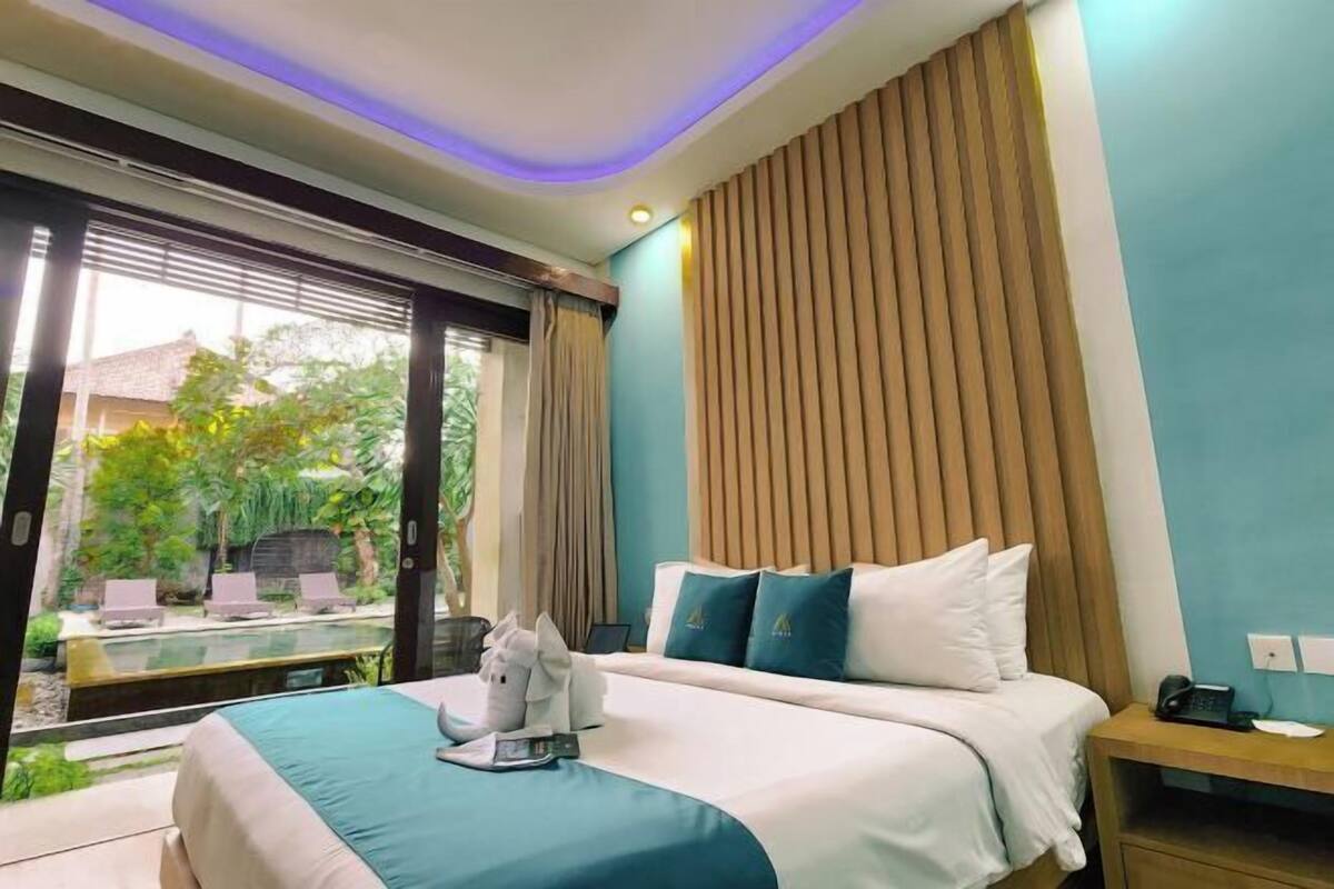 In-room safe, desk, blackout curtains, soundproofing