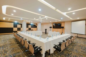 Breakfast, lunch and dinner served - ABISHA Hotel Sanur (Denpasar)