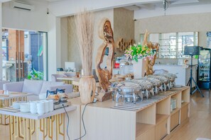 Breakfast, lunch and dinner served - ABISHA Hotel Sanur (Denpasar)