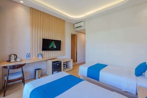 In-room safe, desk, blackout drapes, soundproofing - ABISHA Hotel Sanur (Denpasar)