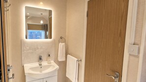 Yhden hengen standard-huone, kylpyhuone makuuhuoneen yhteydessä (Second Floor) | Kylpyhuone