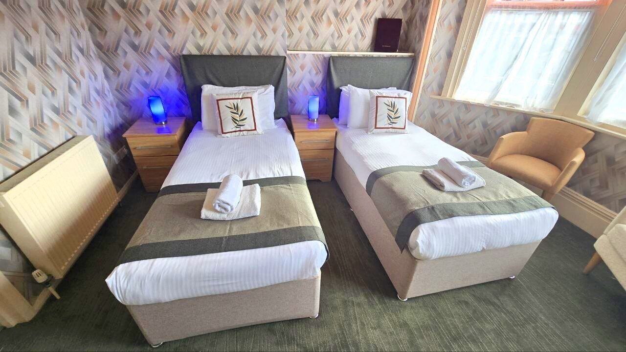 Zweibettzimmer, mit Bad (Ground Floor)