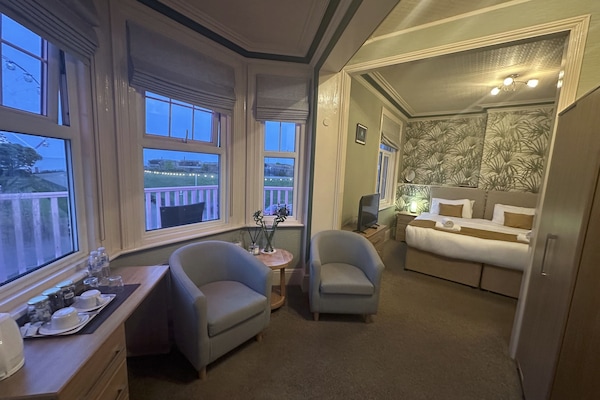 Superior Double Room, Ensuite, Sea View (Balcony- First Floor)