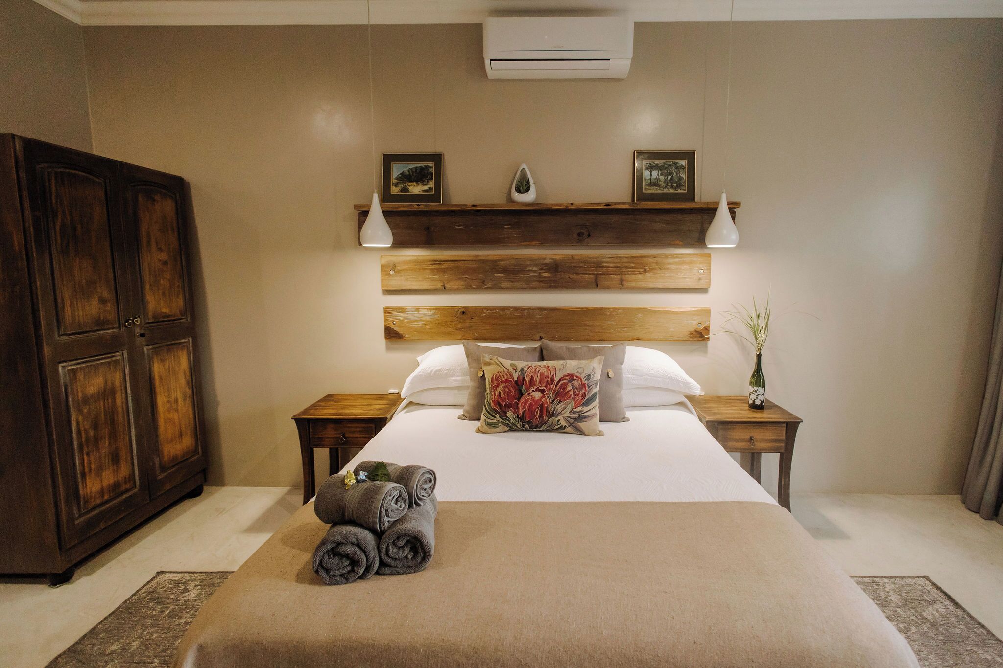 Habitación estándar, vista al jardín | Caja de seguridad en la habitación y decoración personalizada 