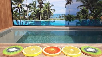 Außenpool, geöffnet von 11:00 Uhr bis 20:00 Uhr, Liegestühle