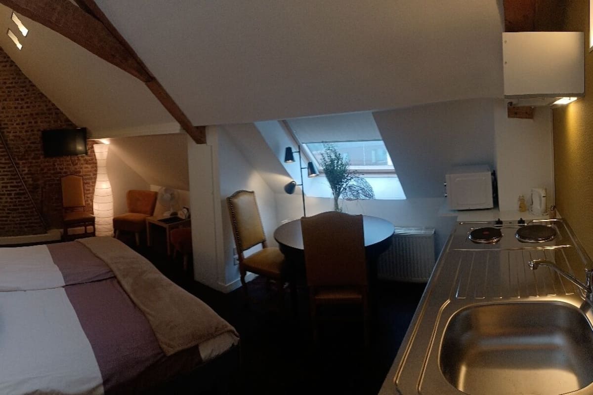 Desk, blackout curtains, soundproofing, free WiFi