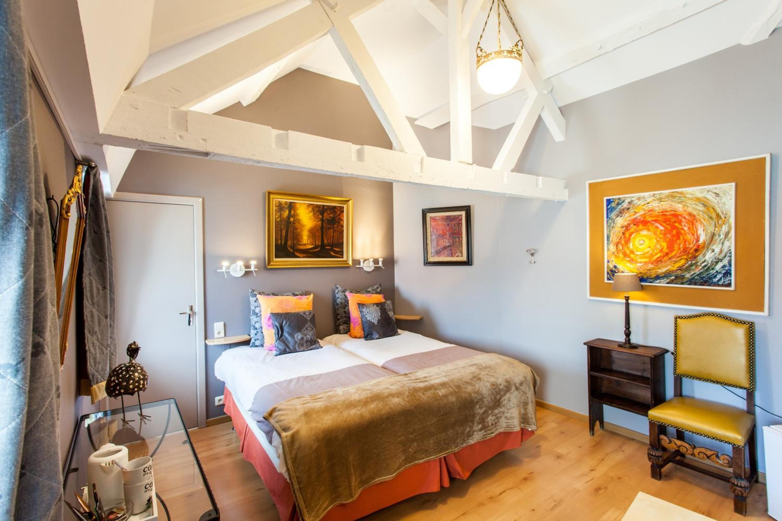 double room | desk, blackout curtains, soundproofing, free wifi