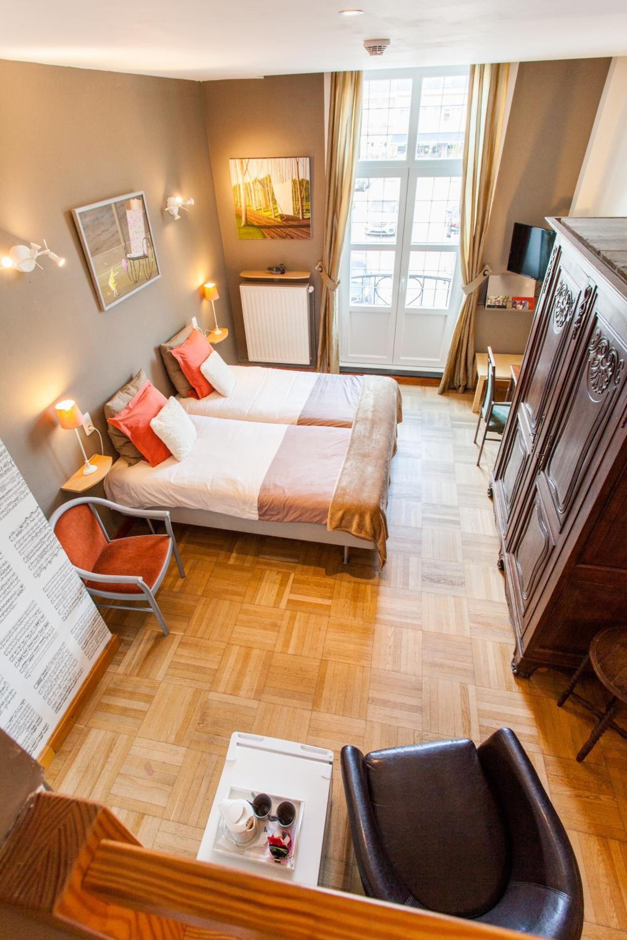 double room | desk, blackout curtains, soundproofing, free wifi