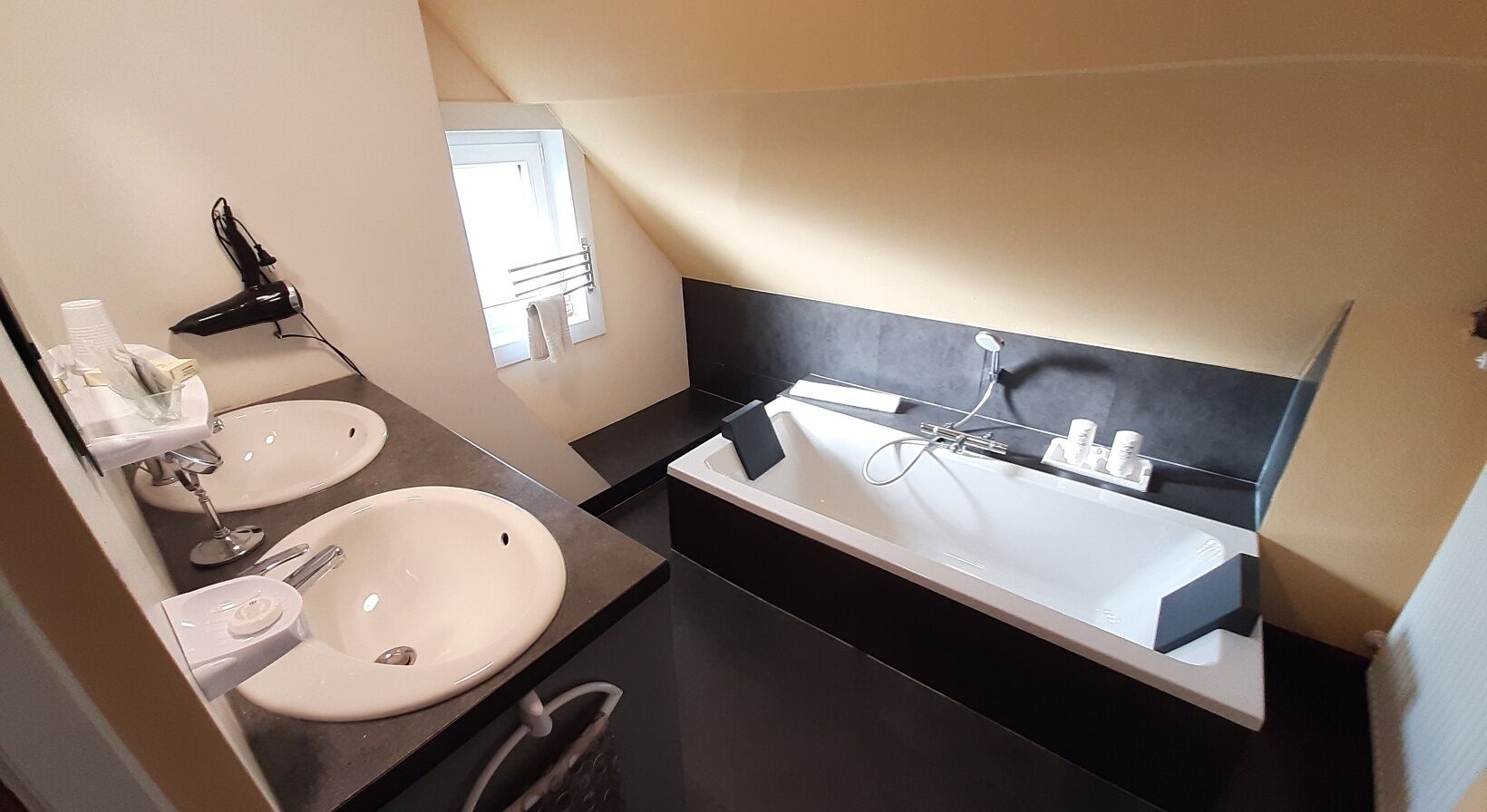 double room (xxl) | bathroom | hair dryer, towels, soap, shampoo