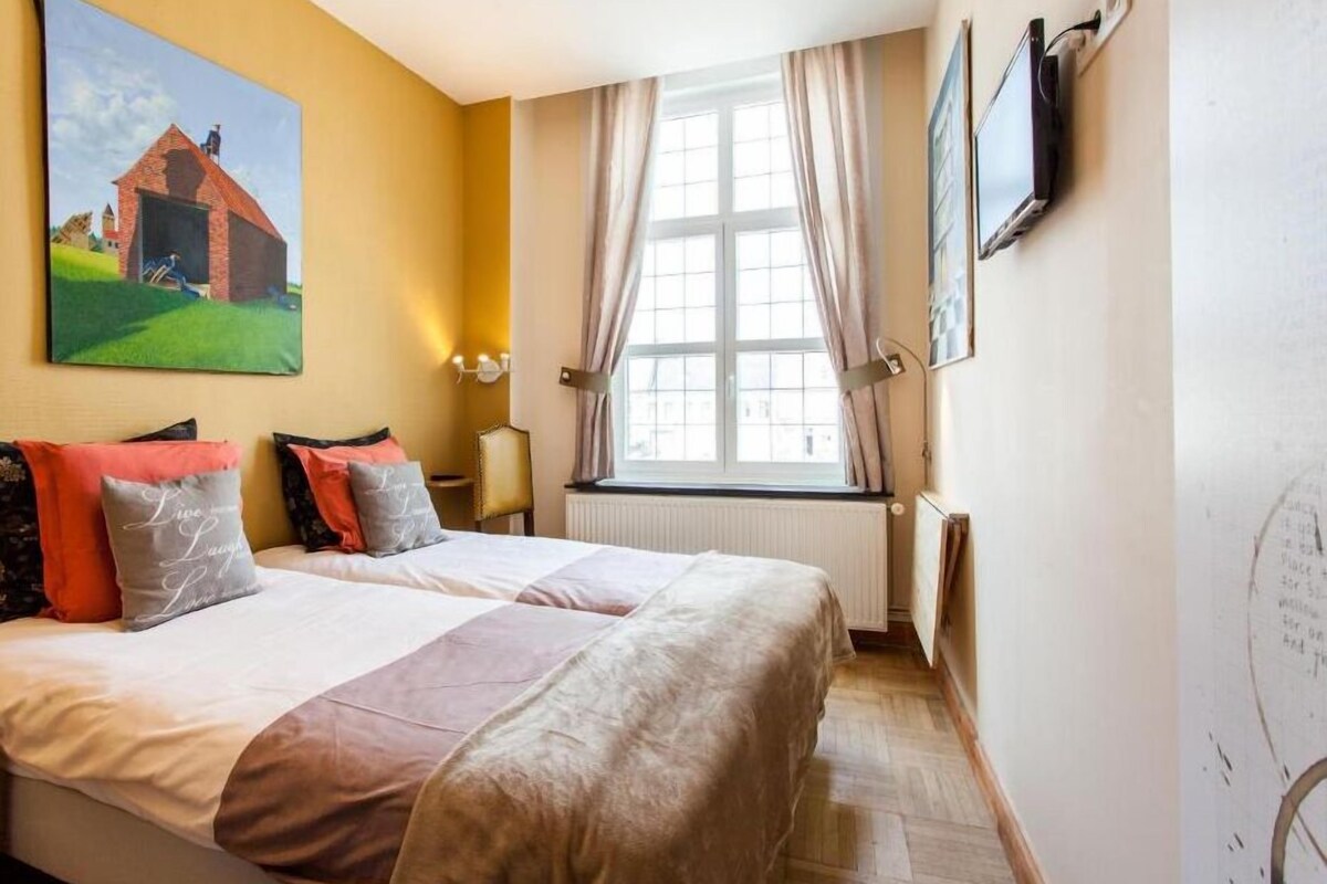 Chambre Simple Affaires | Bureau, rideaux occultants, chambres insonorisées, Wi-Fi gratuit