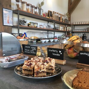 Petit déjeuner buffet compris