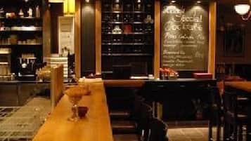 Daily continental breakfast (EUR 15 per person)