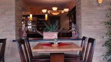 Tägliches inbegriffenes kontinentales Frühstück