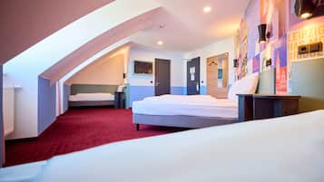 Quadruple Room | Desk, laptop workspace, blackout curtains, soundproofing