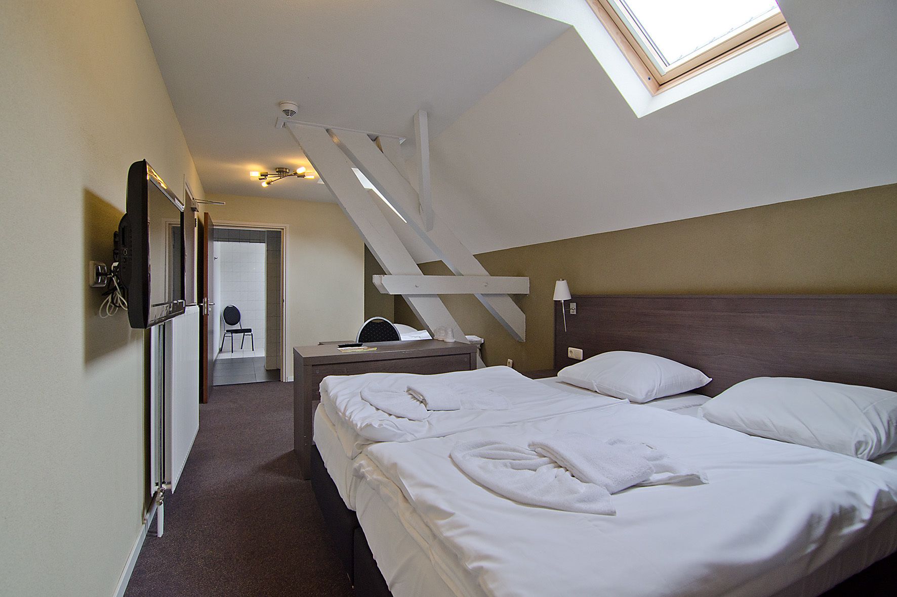 Desk, free WiFi, bed sheets