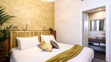 Minibar, in-room safe, desk, soundproofing