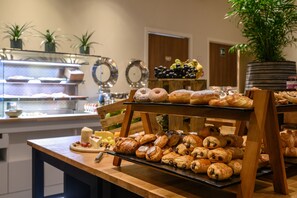 Daily buffet breakfast for a fee - Leopold Hotel Oudenaarde (Oudenaarde)