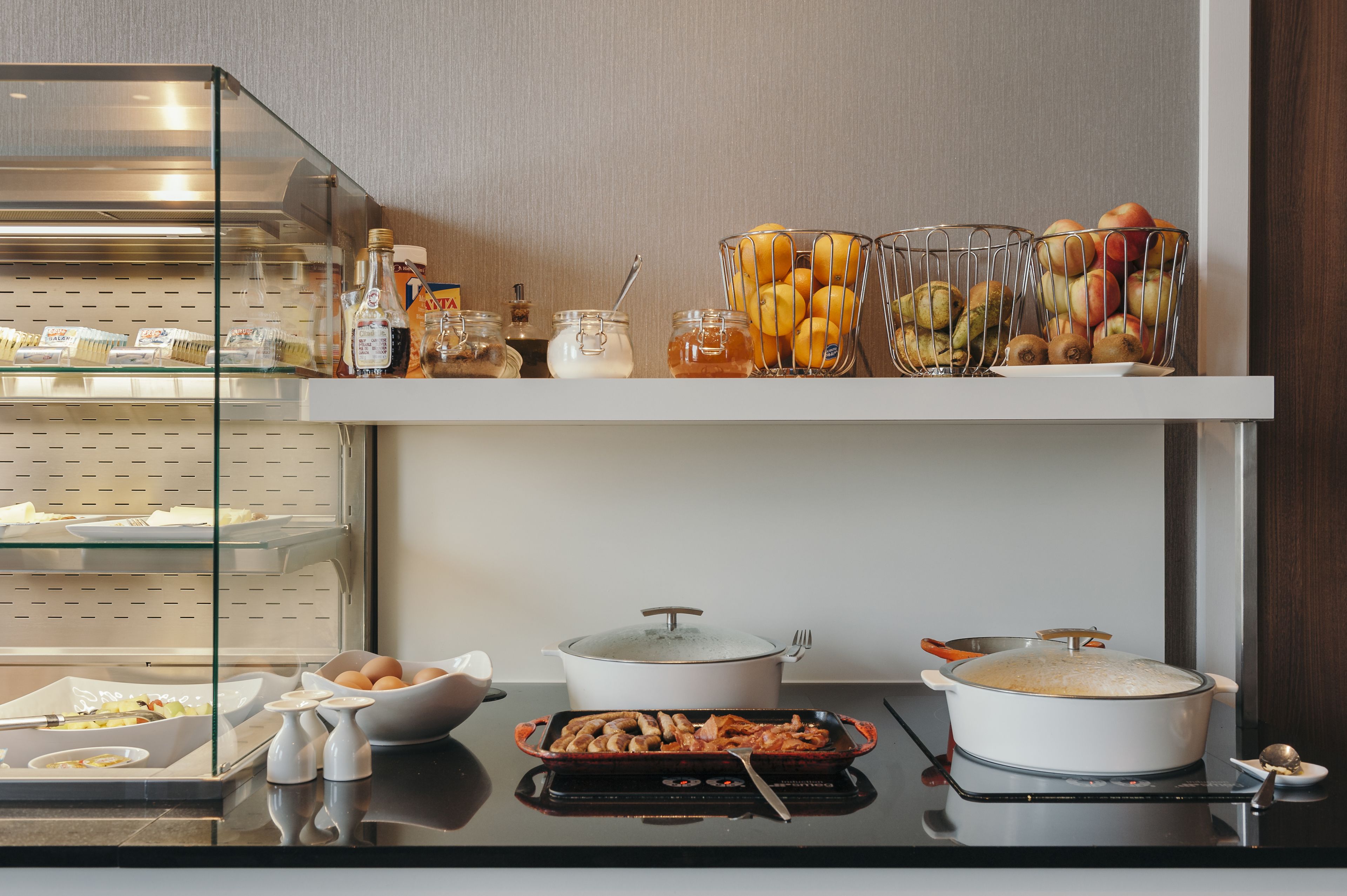 Café da manhã com buffet todos os dias (EUR 23 por pessoa) 