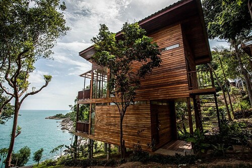 AmaresA Resort & Skybar