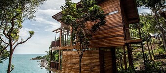 AmaresA Resort & Skybar