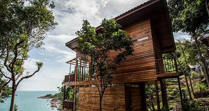 AmaresA Resort & Skybar