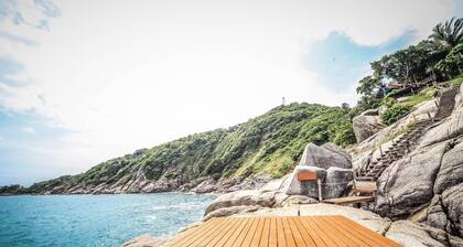 AmaresA Resort & Skybar