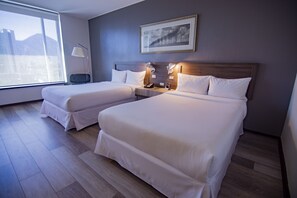Minibar, in-room safe, laptop workspace, soundproofing - Radisson Blu Plaza El Bosque Santiago (Santiago)