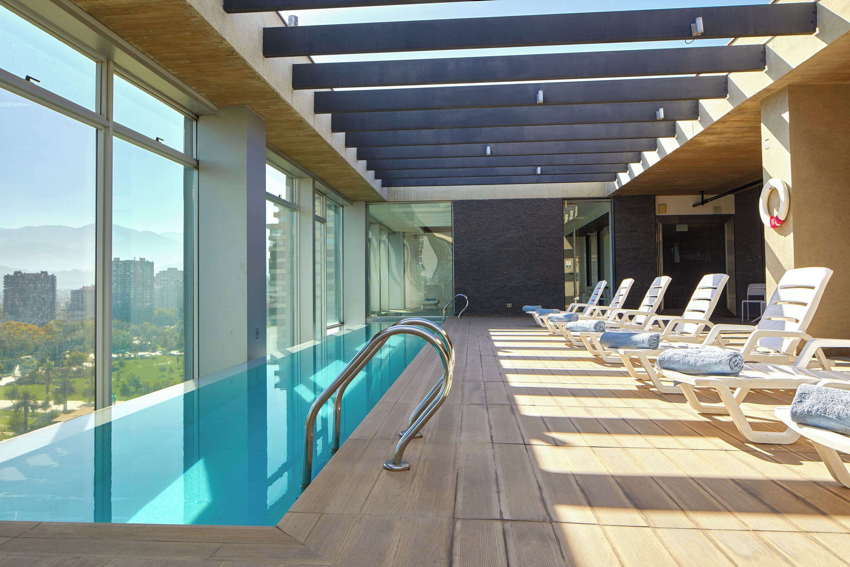 Piscine couverte, piscine extérieure