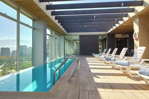 Innendørsbasseng og utendørsbasseng