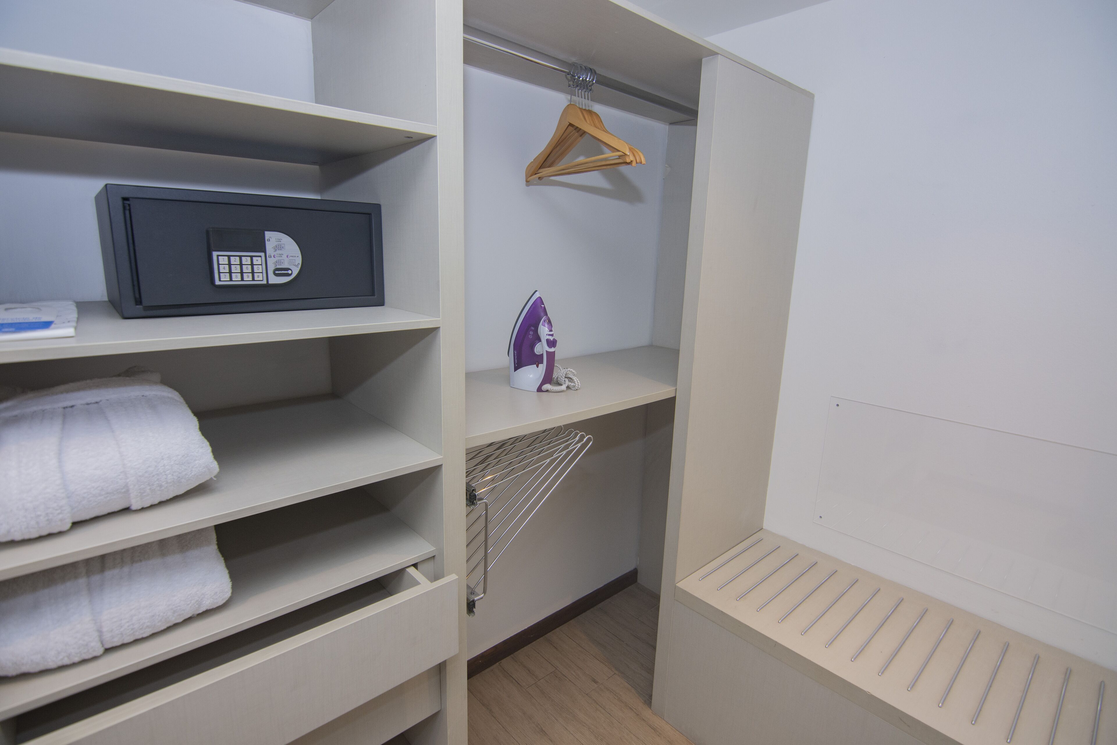 1 bedroom, minibar, in-room safe, laptop workspace