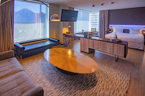 Studio suite, 1 kingsize bed, niet-roken | Een minibar, een kluis op de kamer, een laptopwerkplek