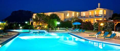 Seasonal outdoor pool, open 10:00 AM to 6:00 PM, pool umbrellas