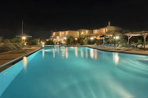 Outdoor pool - Anthemis Apartment (Chania)