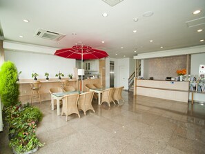 Lobby sitting area - Good Inn Hotel (Seogwipo)