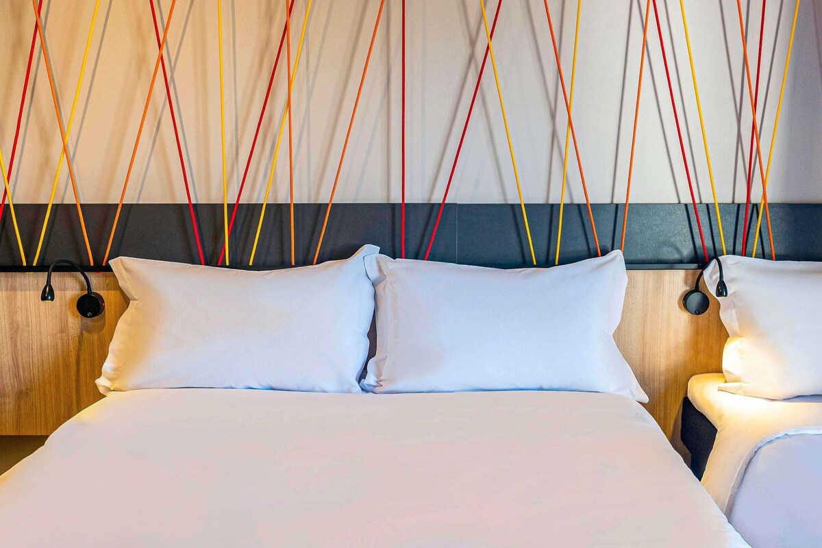 Standaard appartement (1 Double Bed and 1 Bunk Bed) | Een minibar, een bureau, verduisterende gordijnen, geluiddichte muren
