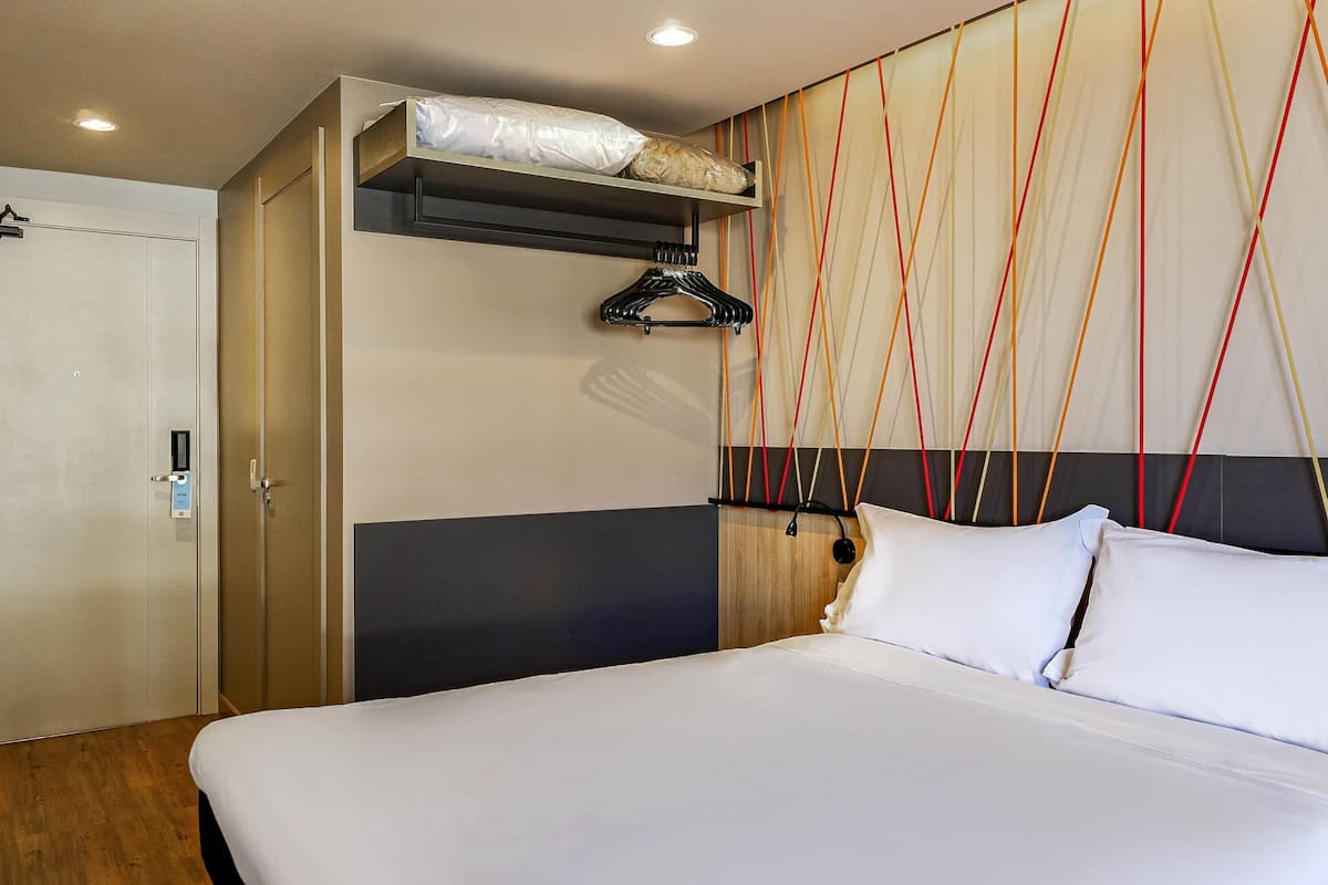 Standard Apartment, 1 Double Bed | Minibar, desk, blackout drapes, soundproofing