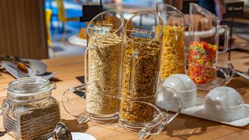 Daily buffet breakfast (BRL 53.00 per person)