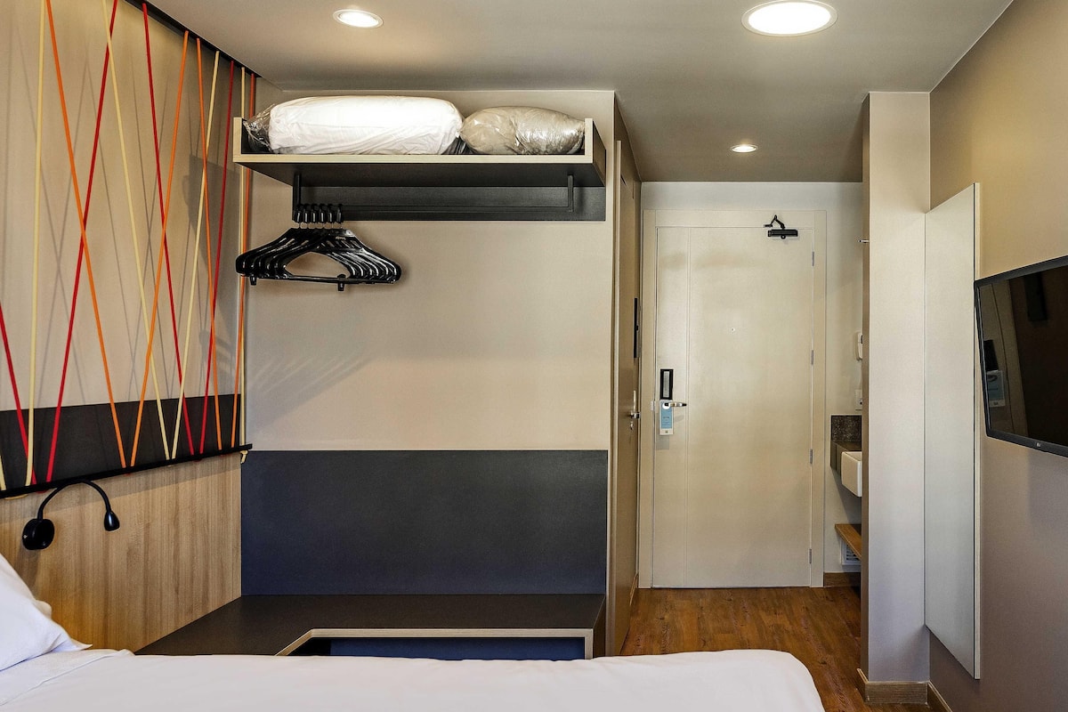 Departamento estándar, 1 cama matrimonial | Minibar, escritorio, cortinas blackout y insonorización