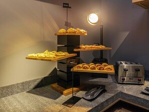 Daily buffet breakfast for a fee