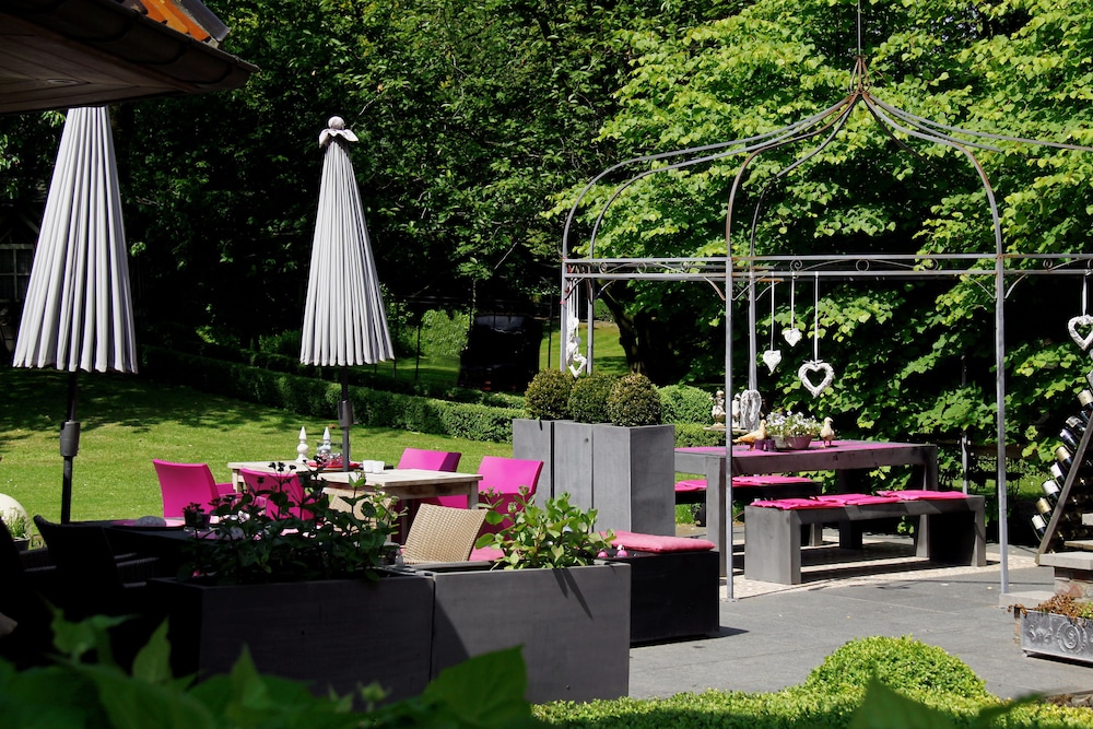 Romantik Hotel Manoir Ogygia by null