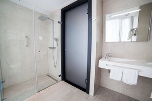 Superior Room, 1 Queen Bed, Non Smoking (Water View) | In-room safe, individually furnished, desk, laptop workspace - DoubleTree by Hilton Hotel Amsterdam - NDSM Wharf (Amsterdam)