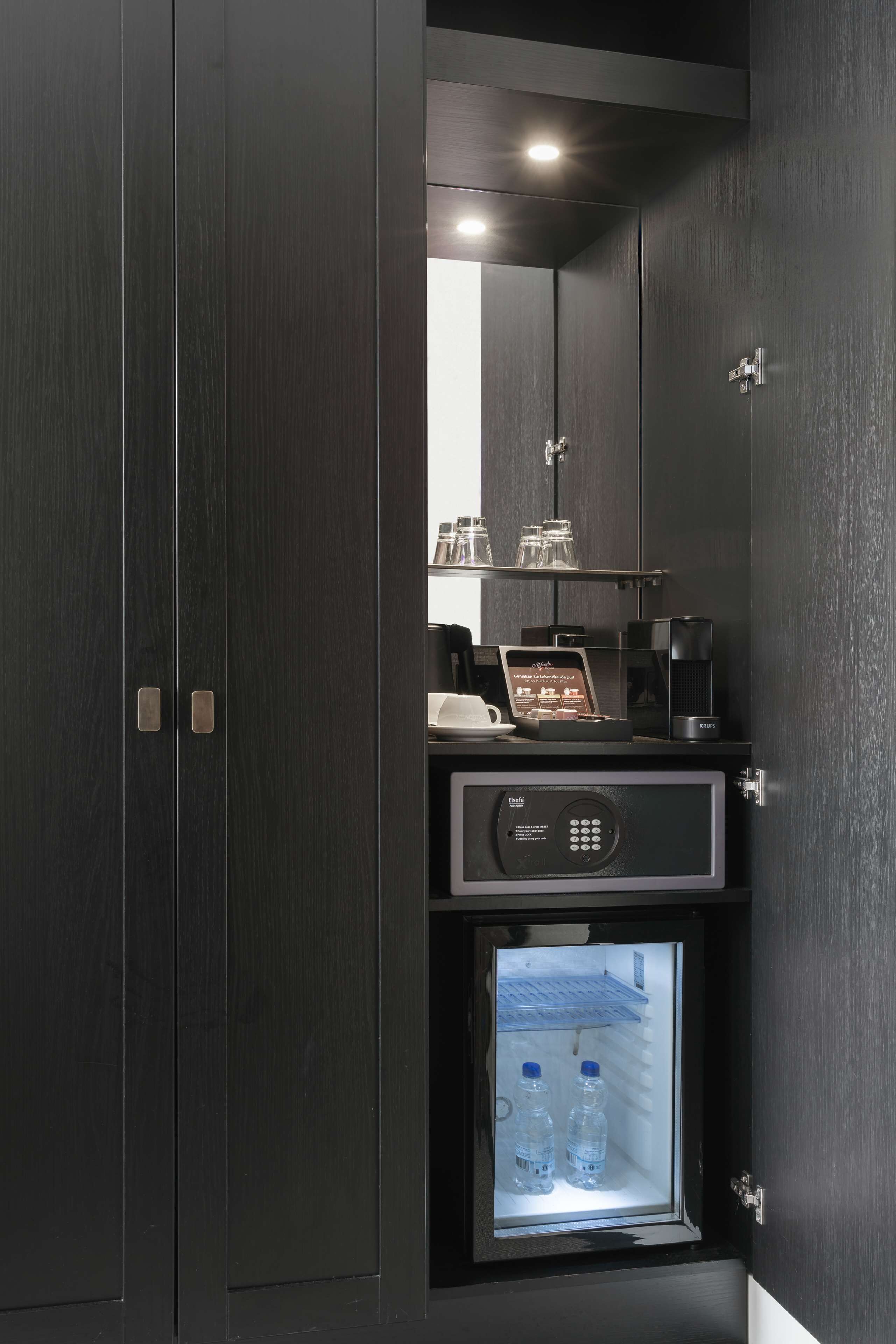 in-room safe, individually furnished, desk, laptop workspace