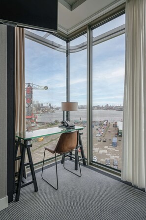 Superior Room, 1 Queen Bed, Non Smoking (Water View) | In-room safe, individually furnished, desk, laptop workspace - DoubleTree by Hilton Hotel Amsterdam - NDSM Wharf (Amsterdam)