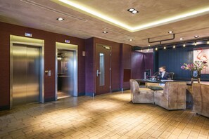Lobby - DoubleTree by Hilton Hotel Amsterdam - NDSM Wharf (Amsterdam)