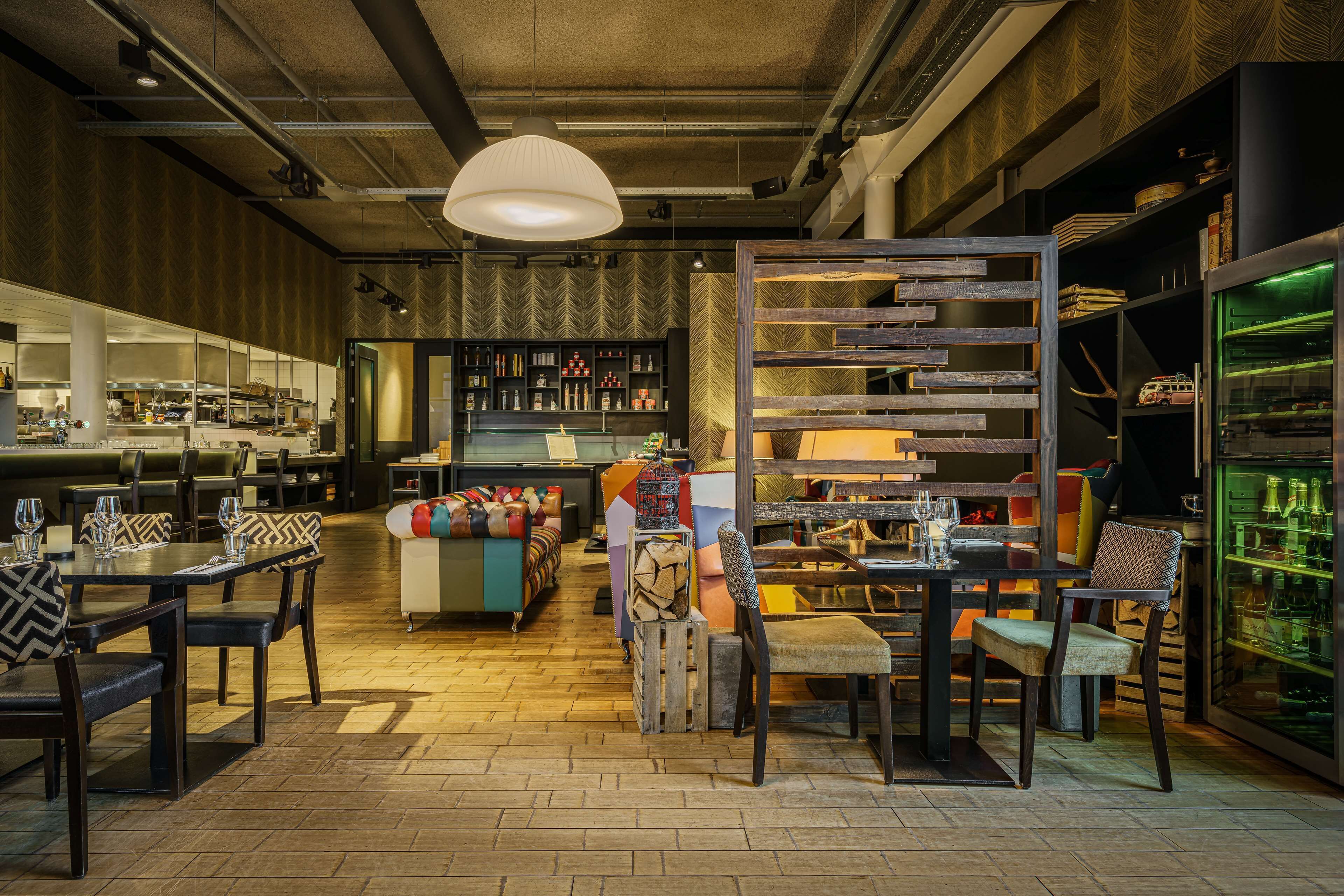 breakfast, lunch and dinner served