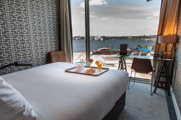 View from room - DoubleTree by Hilton Hotel Amsterdam - NDSM Wharf (Amsterdam)